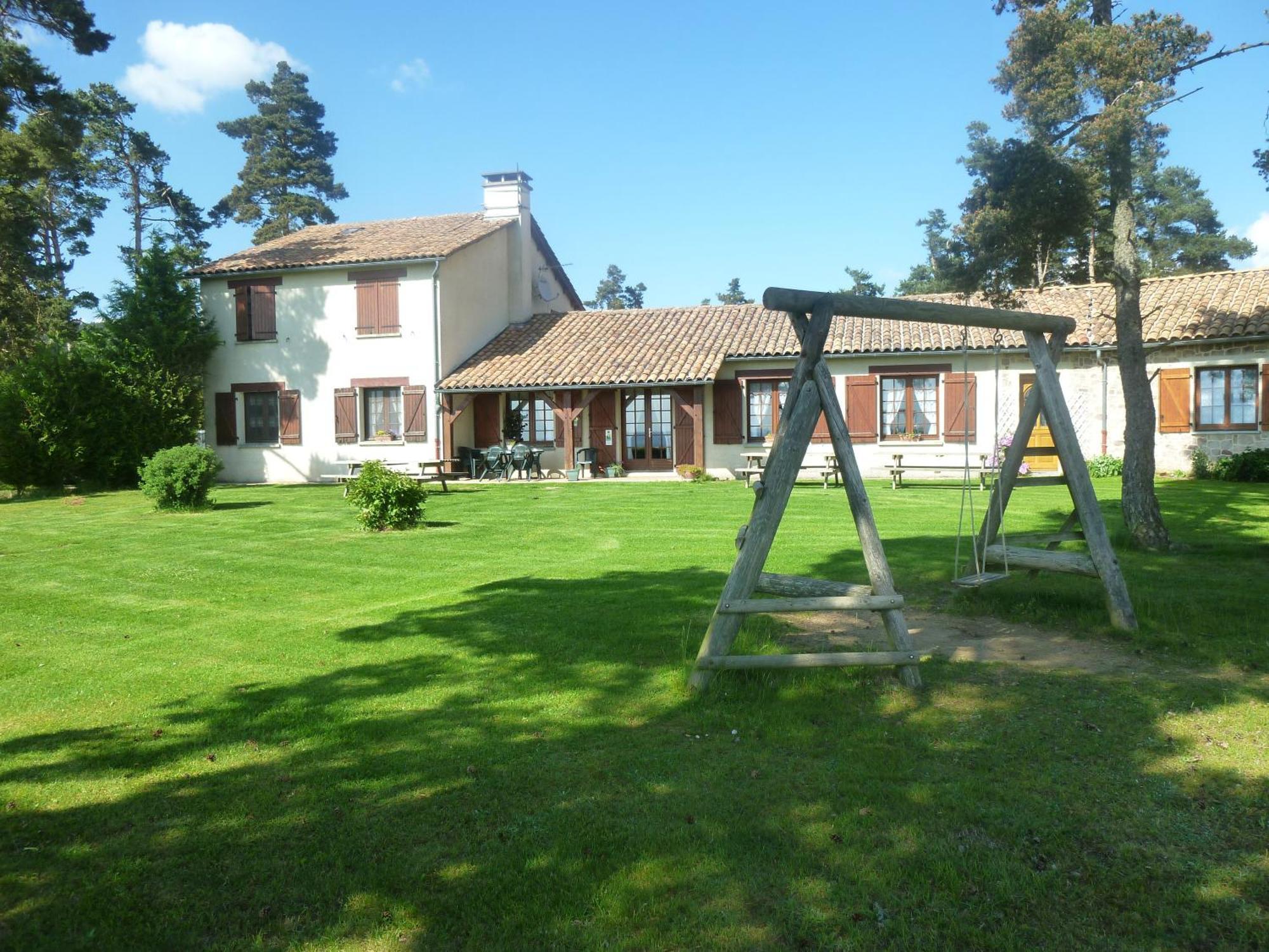 Auberge Les Volpilieres Acomodação com café da manhã Ruynes-en-Margeride Exterior foto