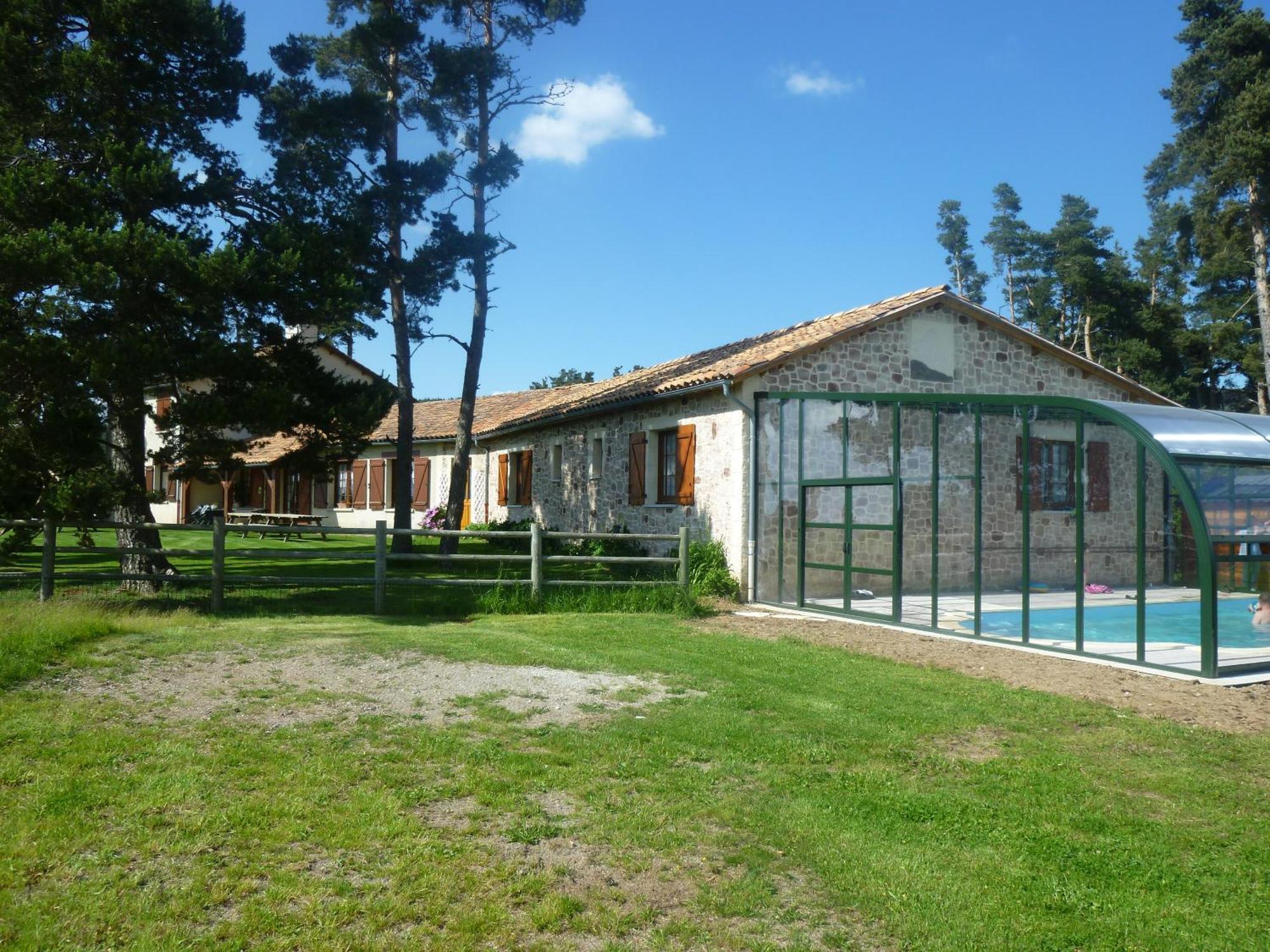 Auberge Les Volpilieres Acomodação com café da manhã Ruynes-en-Margeride Exterior foto